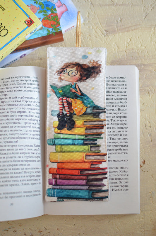 Книгоразделител "Дама с книги"