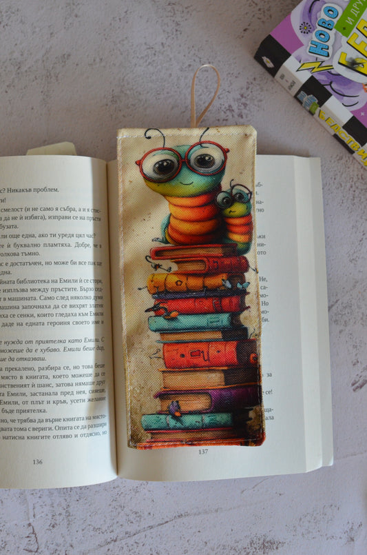 Книгоразделител "Червей"