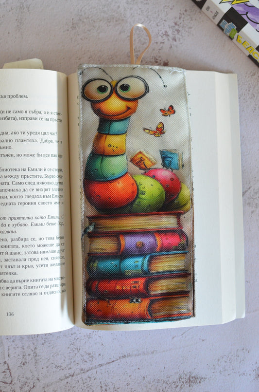 Книгоразделител "Червей"