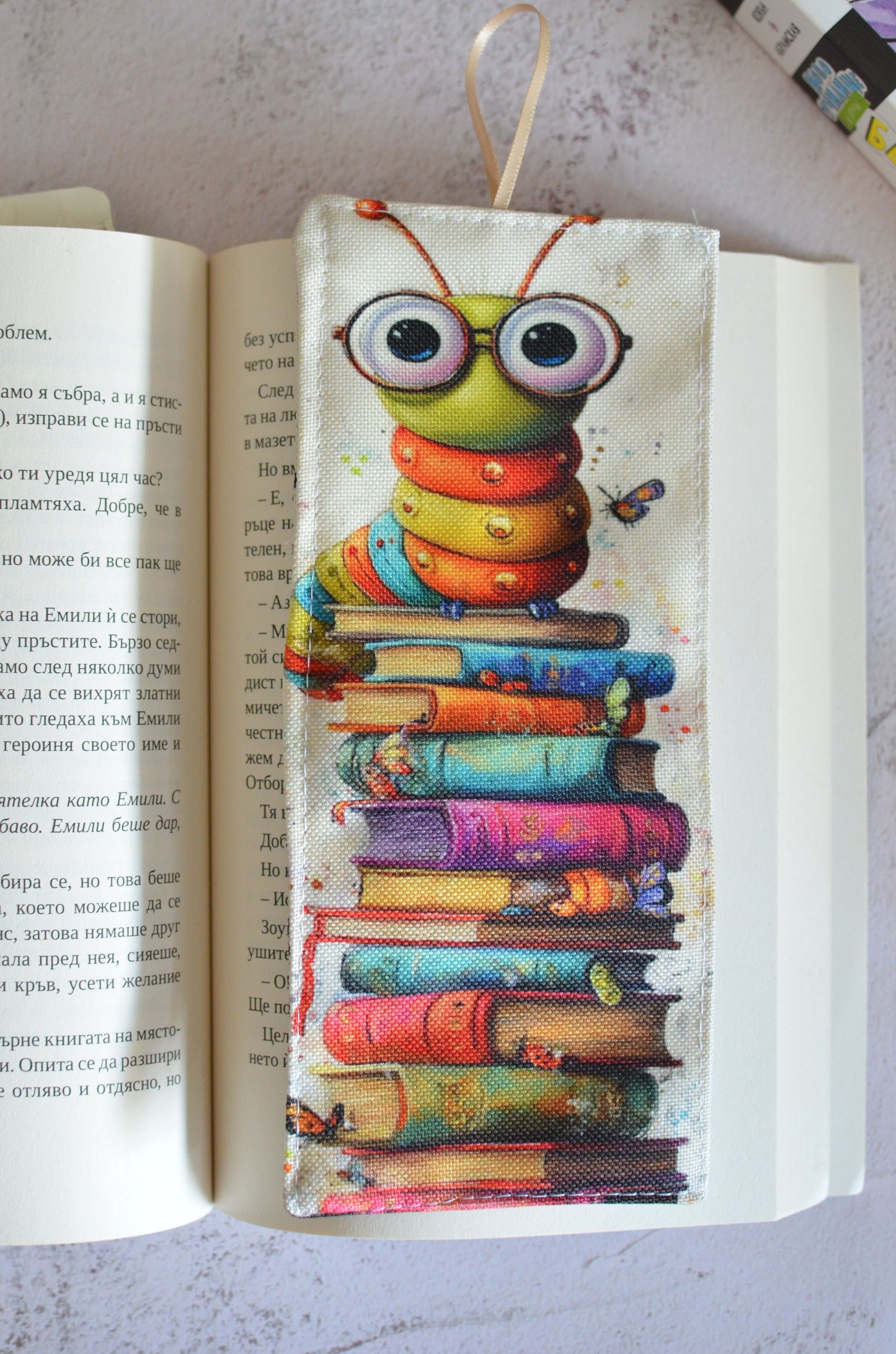 Книгоразделител "Червей"