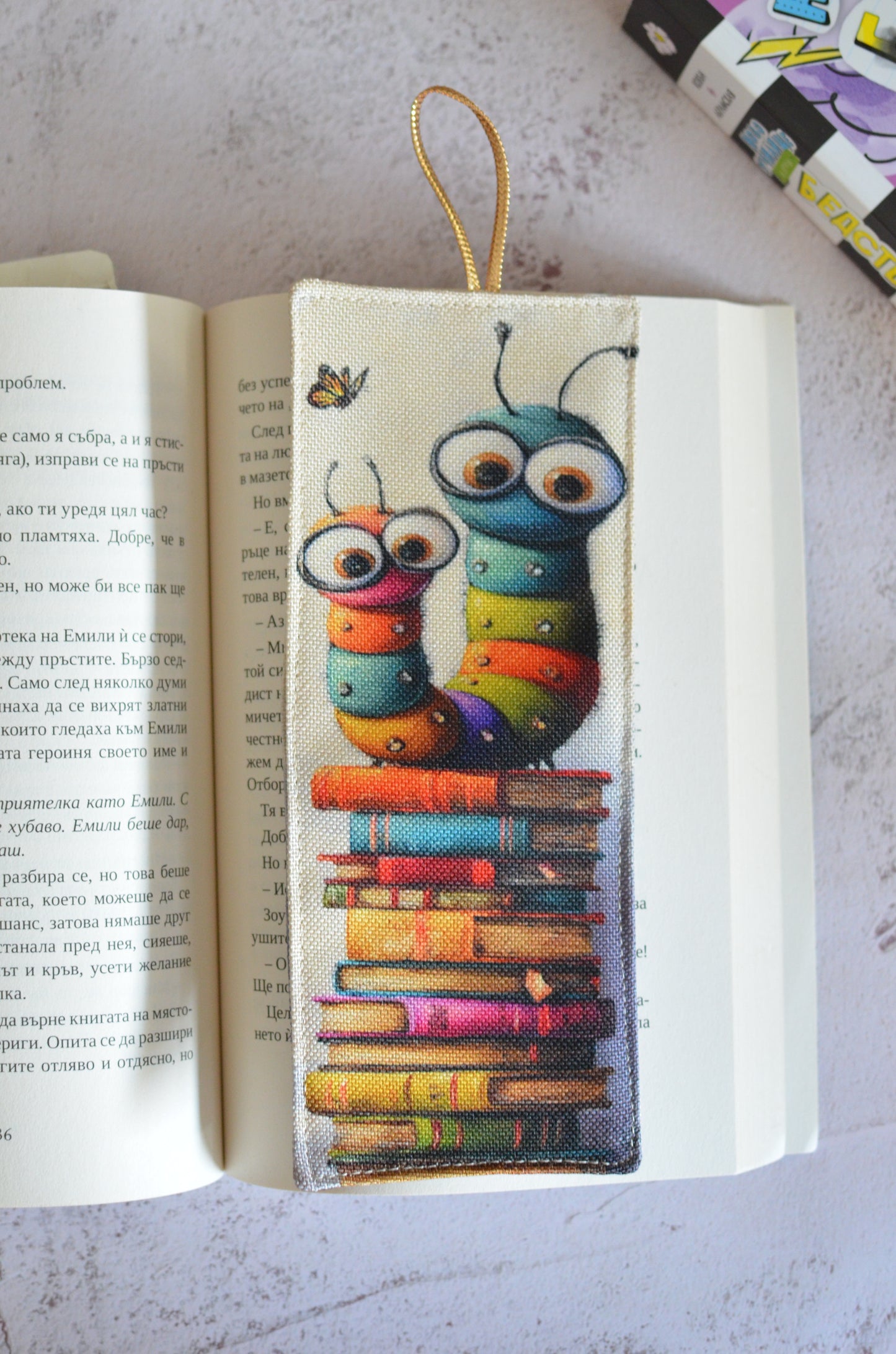 Книгоразделител "Червей"