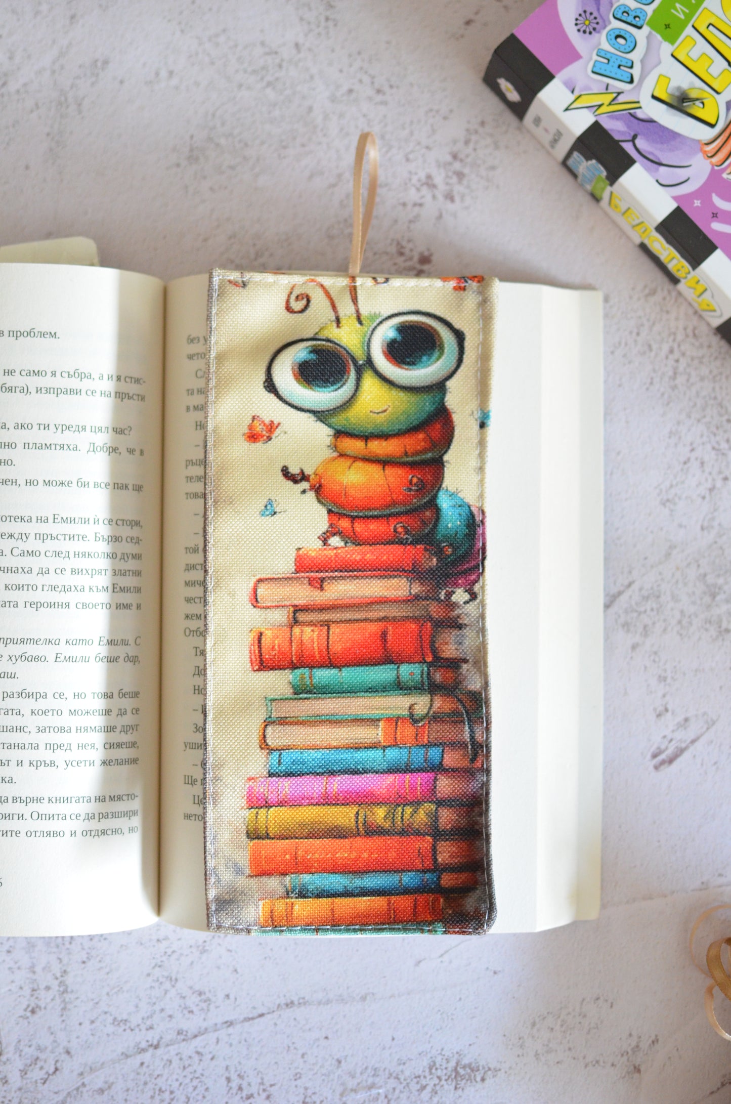 Книгоразделител "Червей"