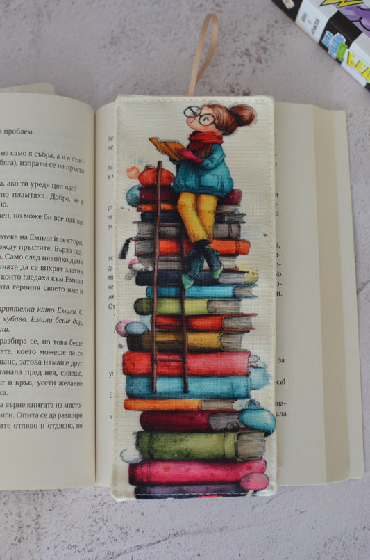 Книгоразделител "Дама с книги"