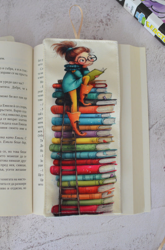 Книгоразделител "Дама с книги"